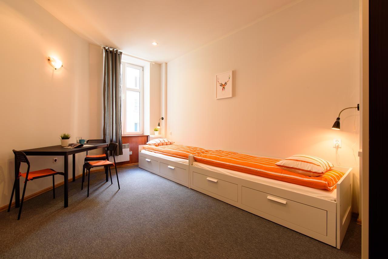 Constitution Square Rooms Варшава Екстериор снимка